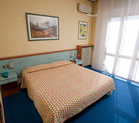 Hotel Victoria Варедо Экстерьер фото