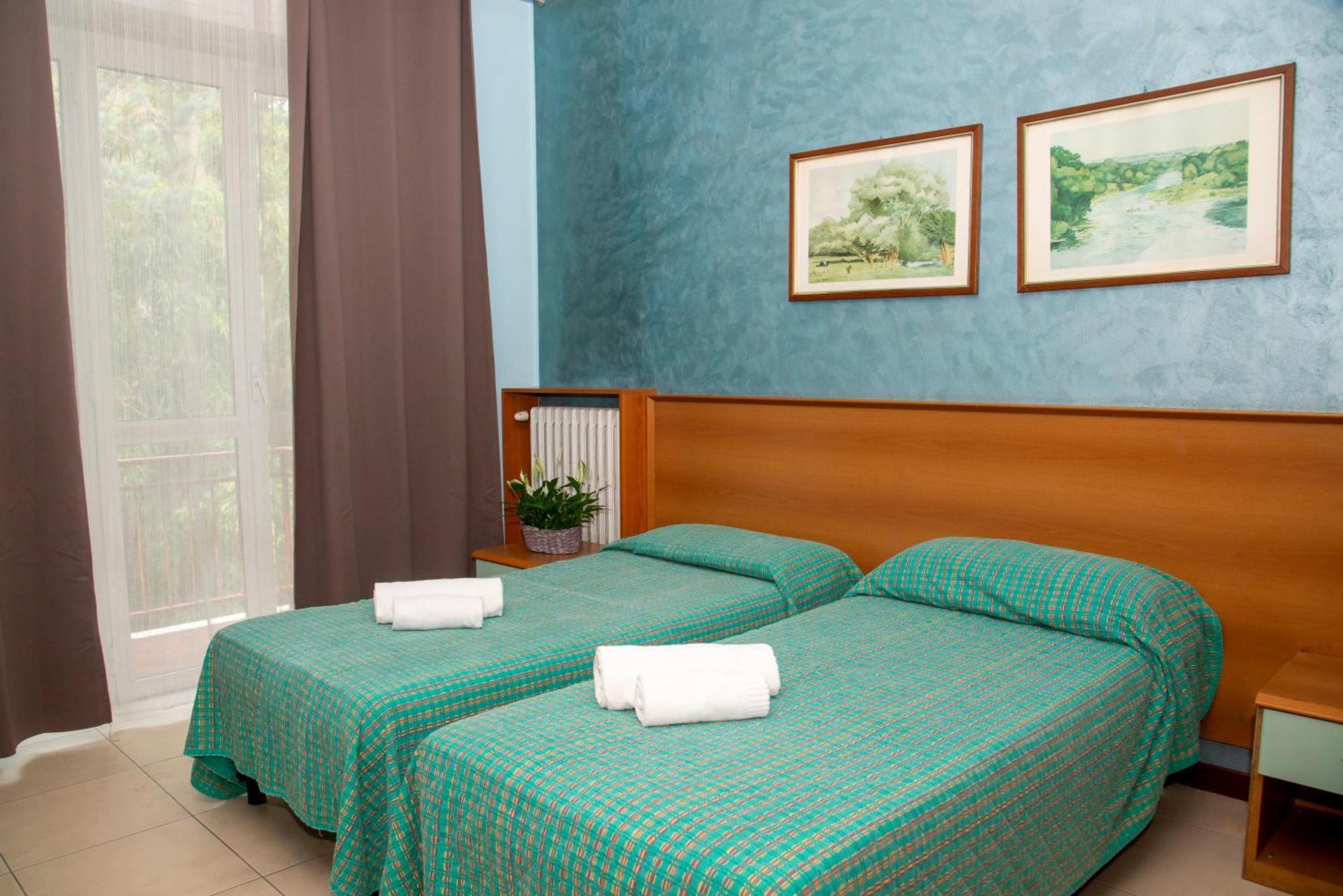 Hotel Victoria Варедо Экстерьер фото