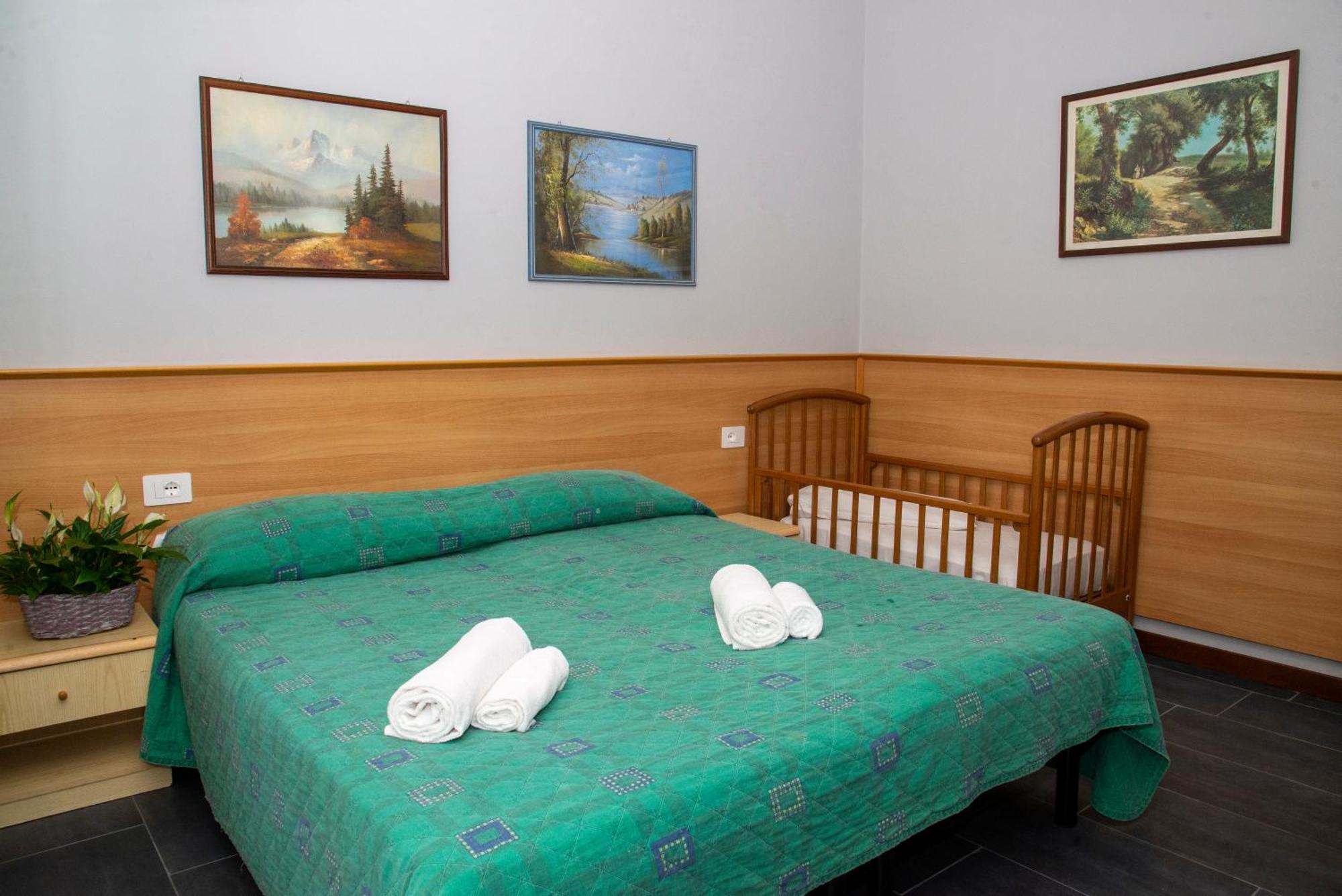 Hotel Victoria Варедо Экстерьер фото