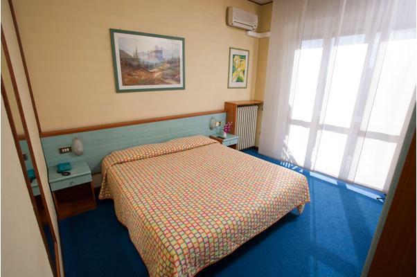 Hotel Victoria Варедо Экстерьер фото
